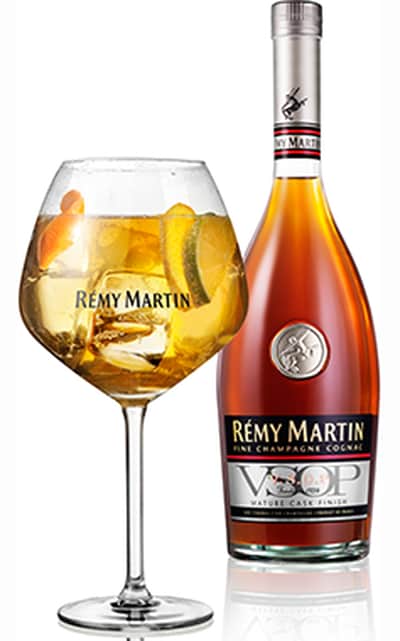 een fles Rémy Martin V.S.O.P. Mature Cask Finish